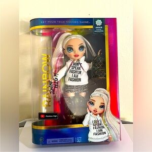 Rainbow High Junior Amaya Raine